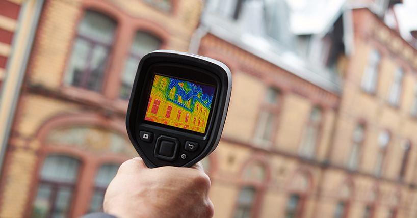 thermal-imaging-at-building-heat-loss-inspection