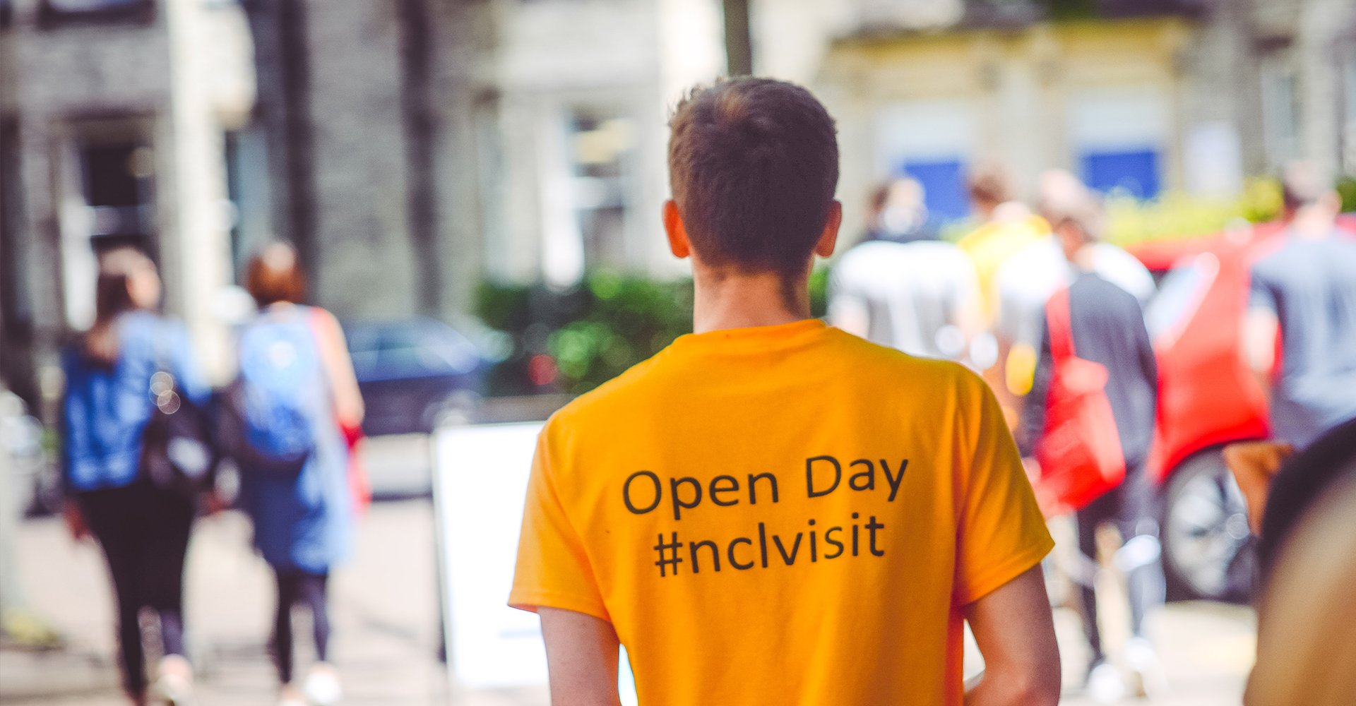 Tour Guide Showing City To New Tourists - Clare Volunteer Centre